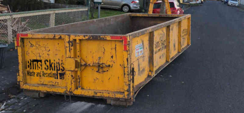 Skip Bin Hire Melbourne delivers hook bins