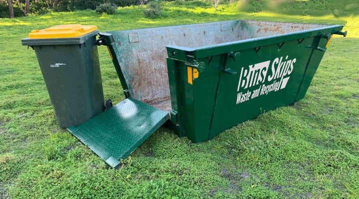 Cheap skip bin hire in for forest lake & Ellen Grove for rubbish removal of household rubbish