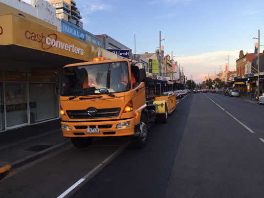 Mornington Hook-Lift Truck delivery bin to Rosebud