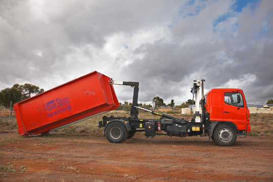 Frankston Skip Bin Truck for Hook-lift Bins