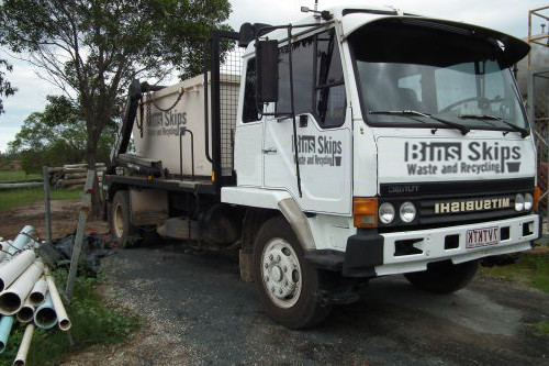 Rockhampton Skip Bin Truck delivering skip bin